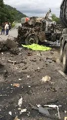 Colisão violenta entre carreta e caminhão termina em morte - 4