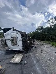 Colisão violenta entre carreta e caminhão termina em morte - 5