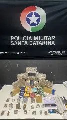 Mulher tenta se livrar de provas, mas acaba presa por tráfico - 1