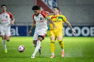 Em noite de 150 jogos, Nogueira brilha nos pênaltis e leva o Brusque à semifinal - 2