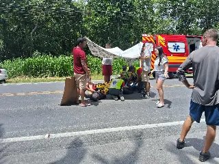 (VÍDEO) Motociclista fica ferido após colisão com carro na Ivo Silveira - 1