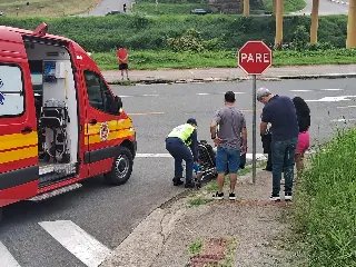 (VÍDEO) Acidente entre dois carros deixa mulher ferida na Avenida Beira Rio - 6