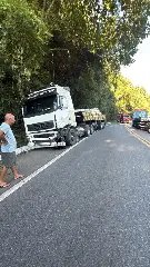 Professor morre após acidente com caminhão na BR-470 - 1