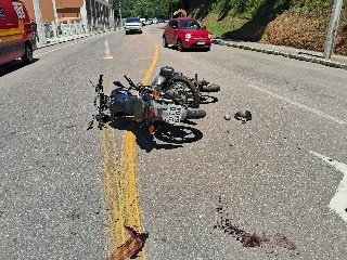 (VÍDEO) Colisão entre duas motos deixa dois feridos na 1º de Maio - 2