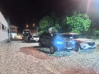 Fiscalização noturna remove motos e carro irregulares em Brusque - 1