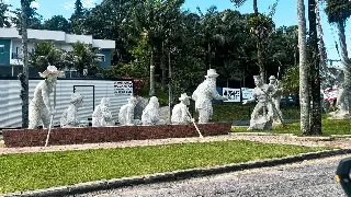 Ação conjunta garante limpeza e conservação de esculturas do município - 1