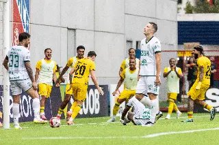 Brusque vence a Chapecoense no jogo de ida da semifinal - 11