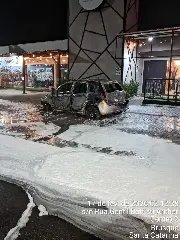 Carro pega fogo na Antônio Heil durante a madrugada - 1