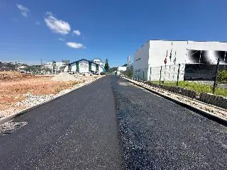 Nova via entre o IFC e o Colégio Cultura recebe 335 toneladas de asfalto no Jardim Maluche - 1
