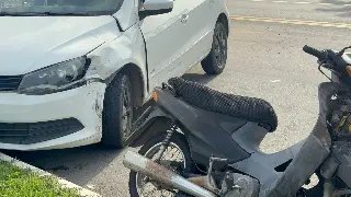 (VÍDEO) Batida na Antônio Heil termina com motociclista no hospital - 1