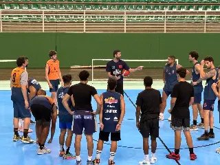 Brusque Basquete inicia treinos e apresenta quadra renovada para a Liga Ouro 2026 - 1