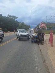 Manobra para acessar comércio provoca grave acidente - 1