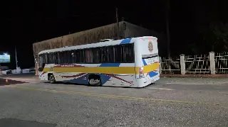 (VÍDEO) Pane faz roda do ônibus se soltar e destruir fachada da casa - 1