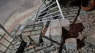 (VÍDEO) Pane faz roda do ônibus se soltar e destruir fachada da casa - 3