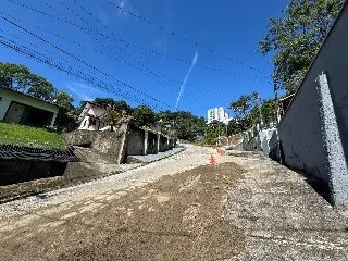 Rua no Nova Brasília recebe melhorias na rede de abastecimento - 1