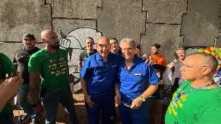 Luciano Hang e prefeito promovem ação contra pichações em viaduto - 2