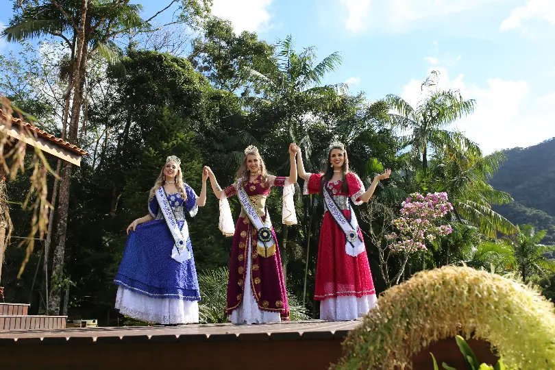 Prefeitura realiza baile para escolha da realeza da Festa da Integração