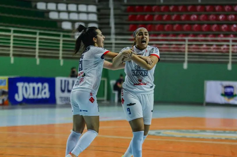 Com quatro gols de Bella, Barateiro vence o Adef com mais uma goleada