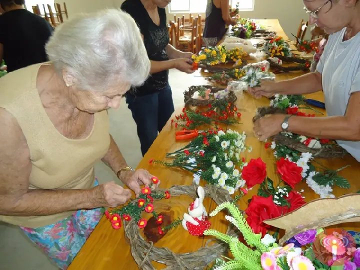 Idosos participam do Projeto Páscoa