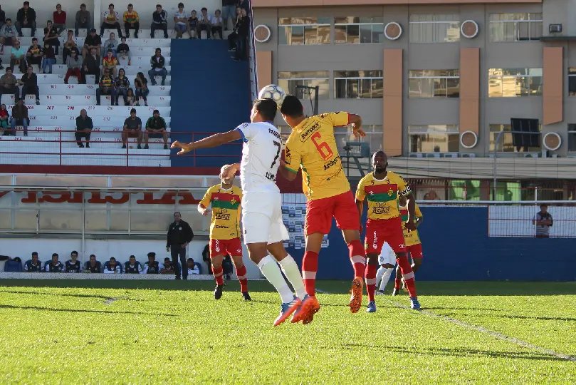 Capitão do Brusque acredita em jogo aberto contra o Tubarão