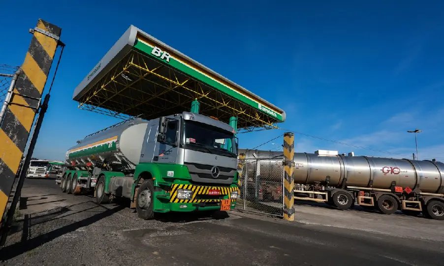 Gasolina e diesel ter&atilde;o novo aumento nas refinarias, segundo an&uacute;ncio da Petrobras