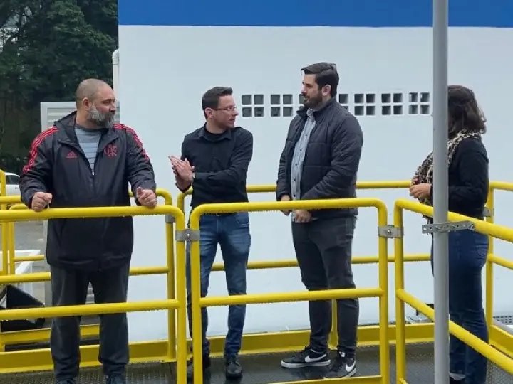 Prefeito interino Andr&eacute; Vechi visita o Samae