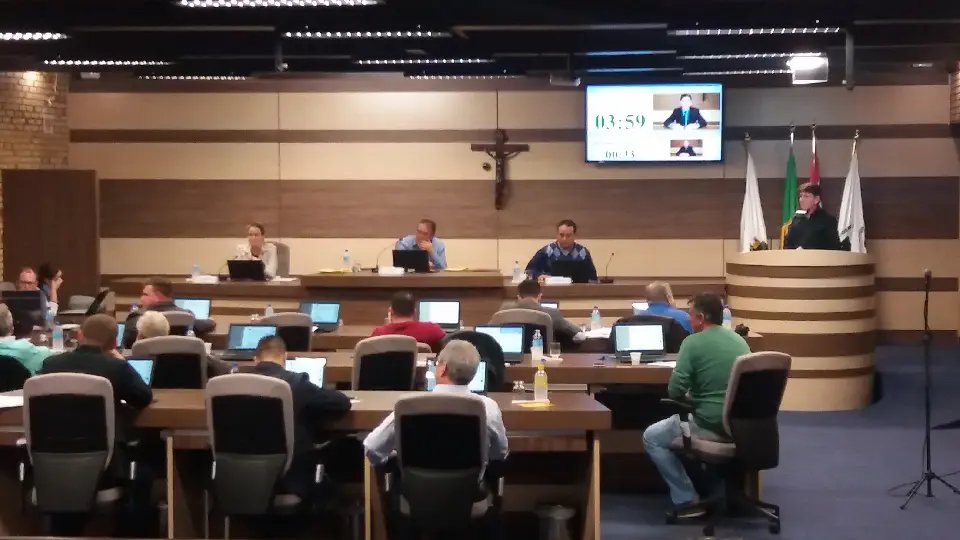 Keka solta o verbo e cobra eleição para diretores de escola