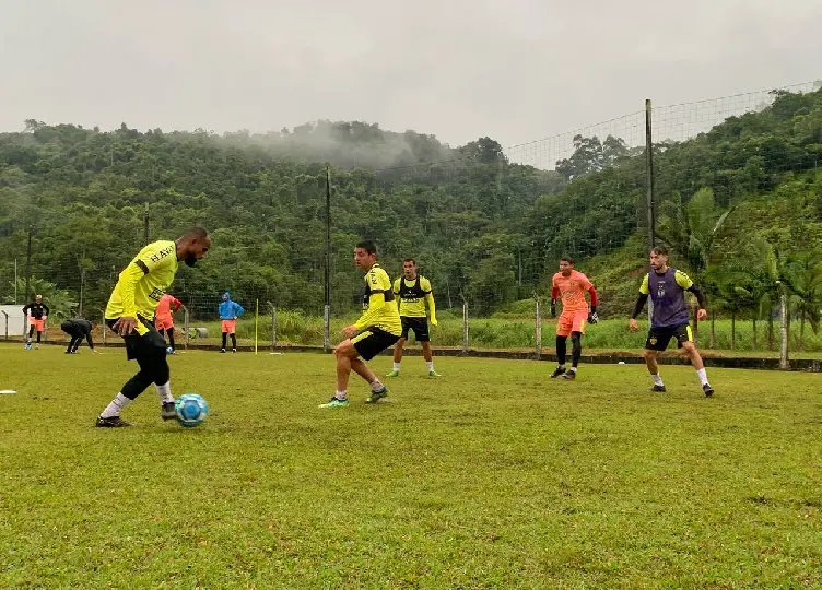 Brusque se reapresenta e foca no Figueirense