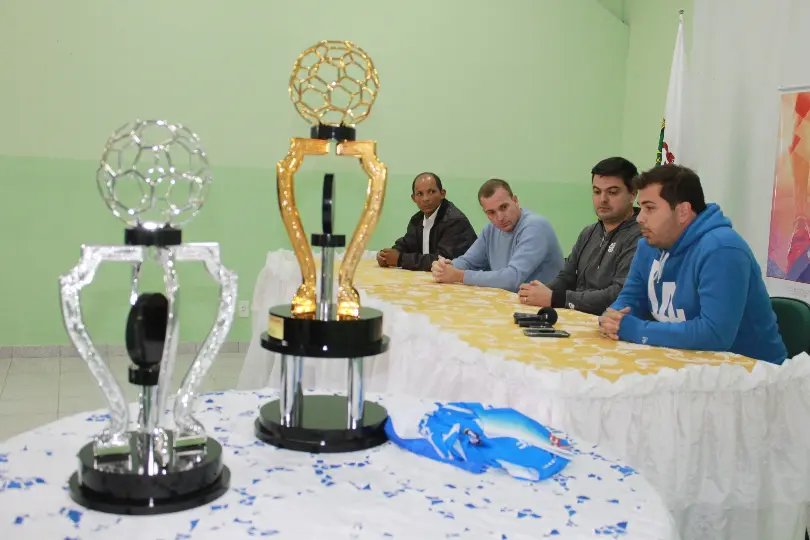 A poucas horas do embate pelo título