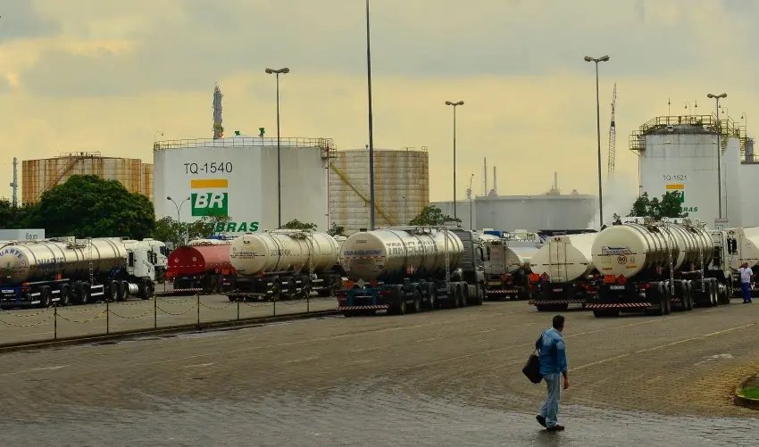 Petrobras aumenta preço da gasolina em 2,25% nas refinarias