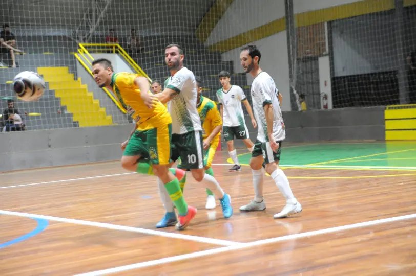 Sessenta e Gabiroba duelam pela lideran&ccedil;a do Grupo B 