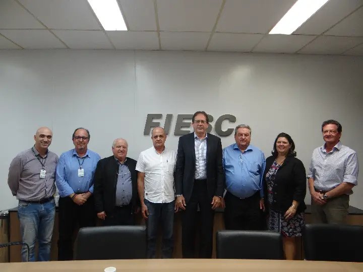  Vice-presidente da FIESC analisa impactos da paralisação dos caminhoneiros
