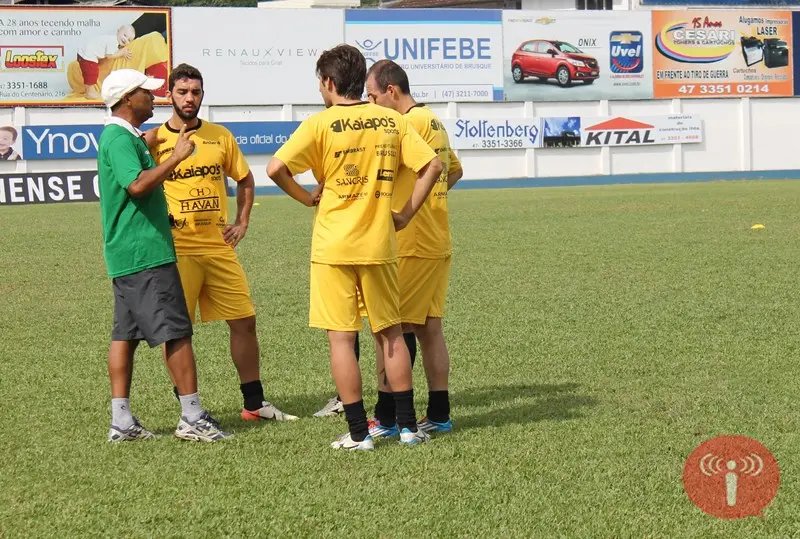 Lio muda meio-campo para último jogo
