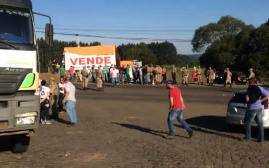 Pai e filha detidos por incitarem caminhoneiros contra a PM