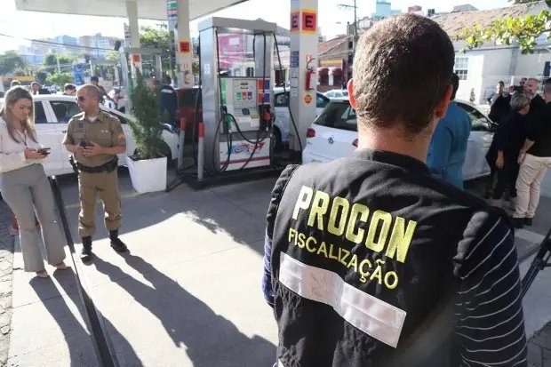 Procon de SC continua monitorando postos de combustíveis