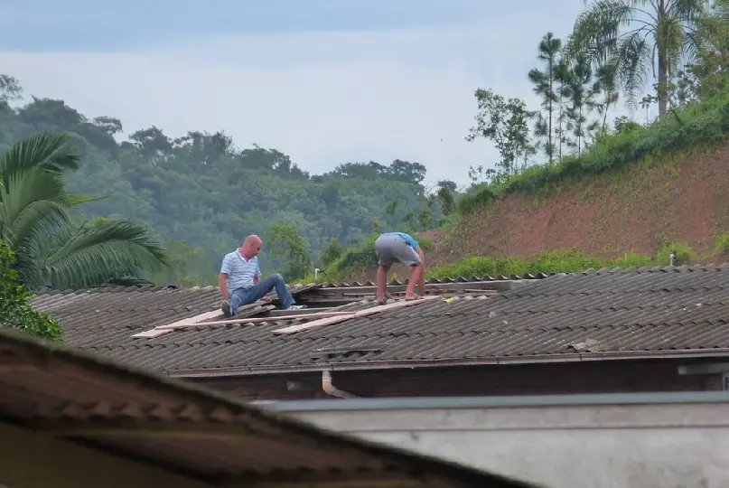 Vendaval provoca vários estragos