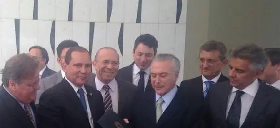 Temer assume e anuncia novos ministros