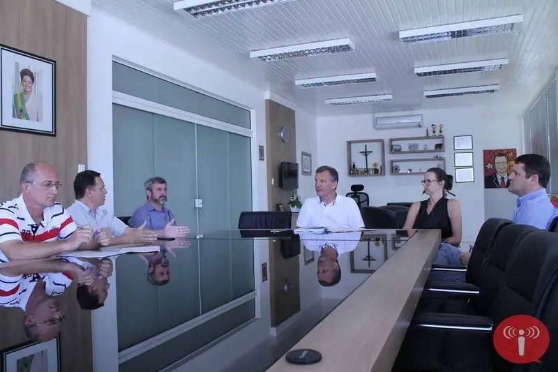 Prefeito recebe relatório sobre o setor