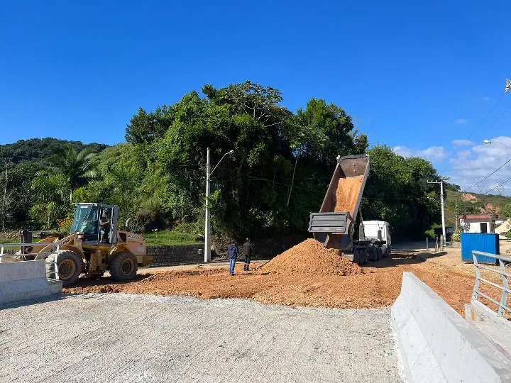 Conclu&iacute;do o aterro das cabeceiras da nova ponte no Dom Joaquim