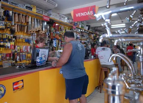 Vendas do comércio recuam 3,3%