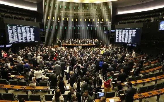 Presidente interino anula votação do impeachment na Câmara