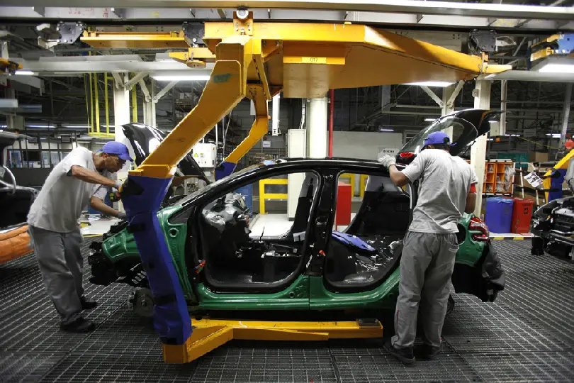 Indústria acumula crescimento de 5% em um ano