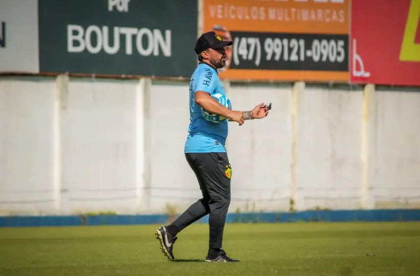 Ap&oacute;s derrota fora, elenco do Brusque se reapresenta na manh&atilde; desta ter&ccedil;a-feira (9)