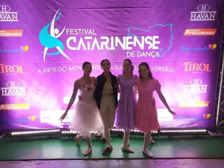 Alunos das Oficinas de Bal&eacute; e Estilo Livre se classificam para final de concurso