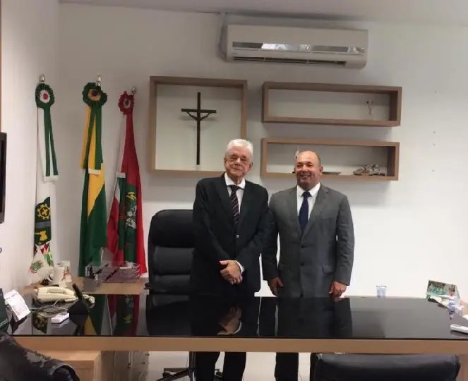 O que pensam prefeito e vice sobre cobran&ccedil;a de redu&ccedil;&atilde;o de sal&aacute;rios