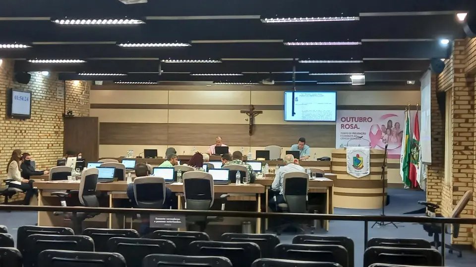 Vereador pede estudo para instalar guard rail na beira rio
