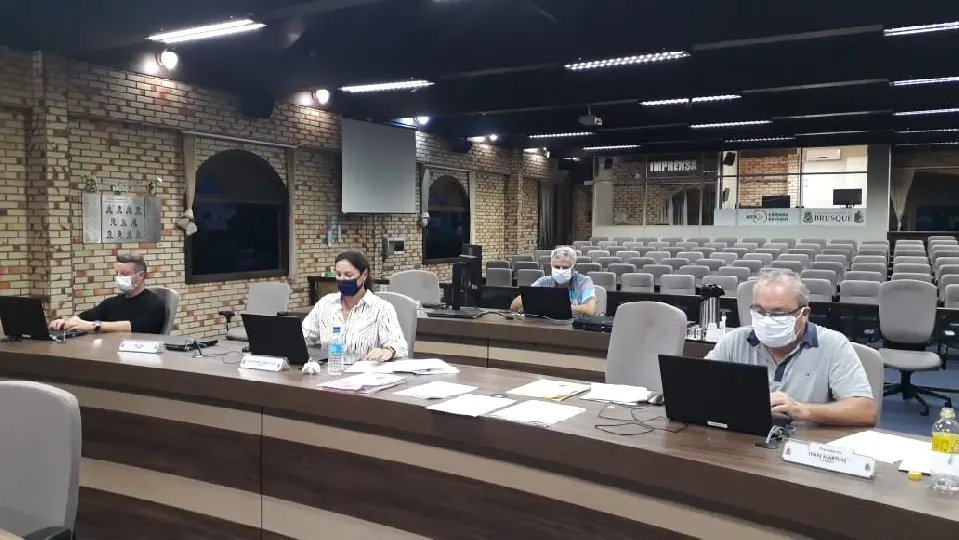 Servidores p&uacute;blicos de Brusque v&atilde;o pagar mais &agrave; previd&ecirc;ncia