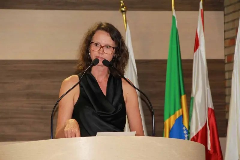 'Não é a roupa que uso que vai dizer como agir'