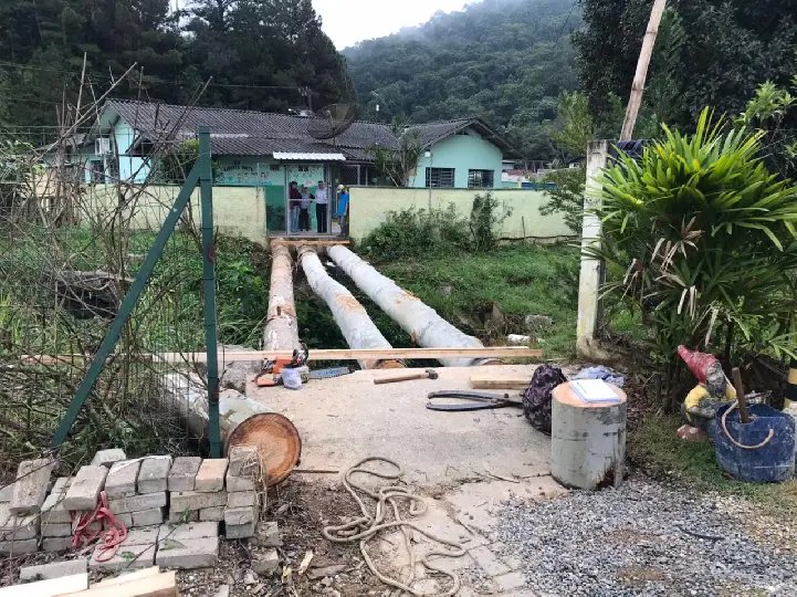 Iniciada a constru&ccedil;&atilde;o de passarela entre escola e CEI