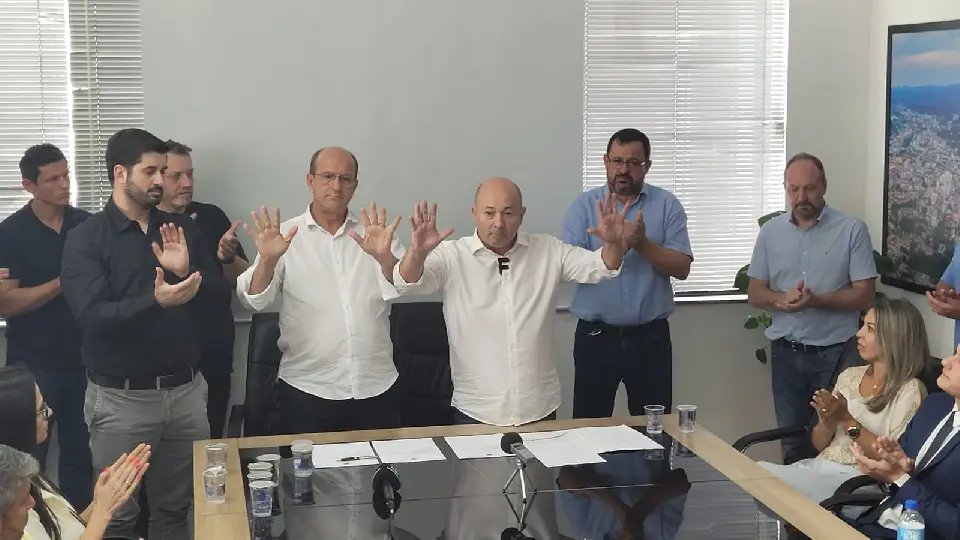 "Saio como entrei: pela porta da frente e de m&atilde;os limpas"